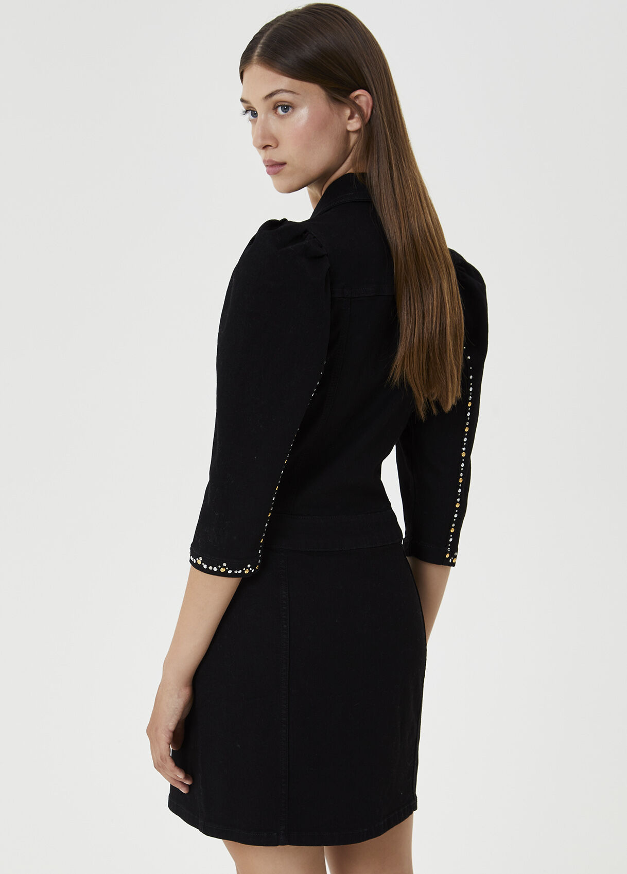 Short dress with puff sleeves